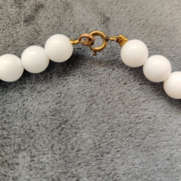 Vintage 80s flower beads necklace in EUC - Picture 3 of 8